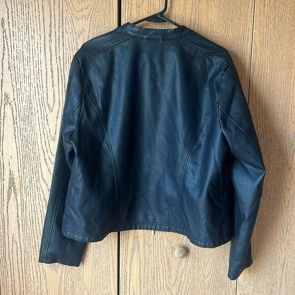 Baccini Black Faux Leather Jacket Size XL - Picture 2 of 11